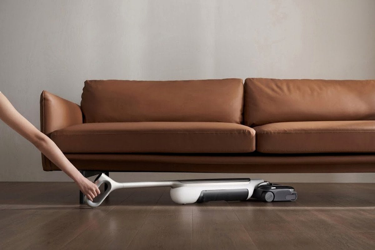 Edge-cleaning under furniture